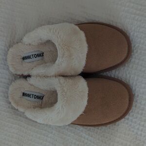 Minnetonka Suede Scuff Size 9 Comfy Brown Slippers with Faux Fur Lining